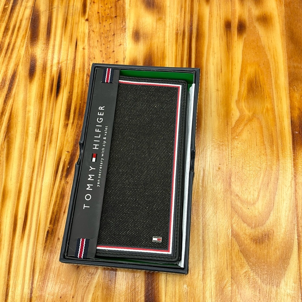New Tommy Hilfiger wallet